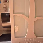 Lägenhet Sarreti Apartmanhaz *