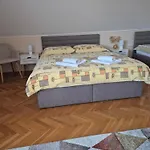 Sarreti Apartmanhaz *
