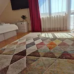 Sarreti Apartmanhaz *