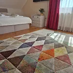 Sarreti Apartmanhaz *