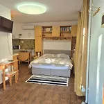Sarreti Apartmanhaz *