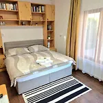 Sarreti Apartmanhaz * Balatonfured