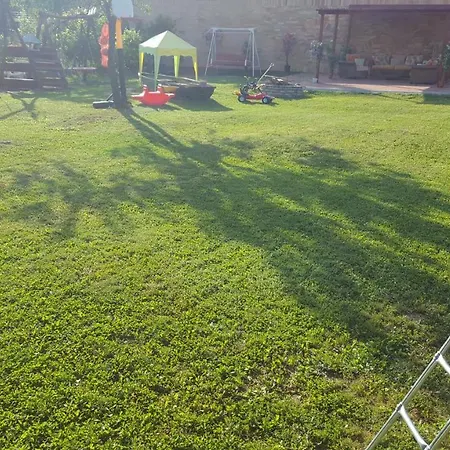 Sarreti Apartmanhaz * 블로톤퓌레드