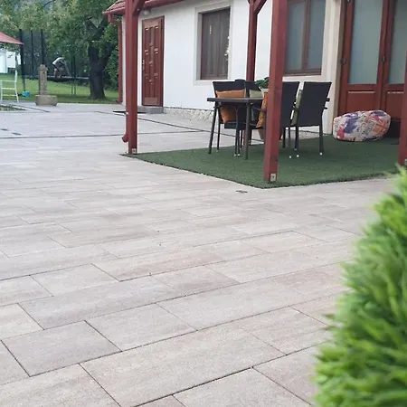 Sarreti Apartmanhaz * 블로톤퓌레드