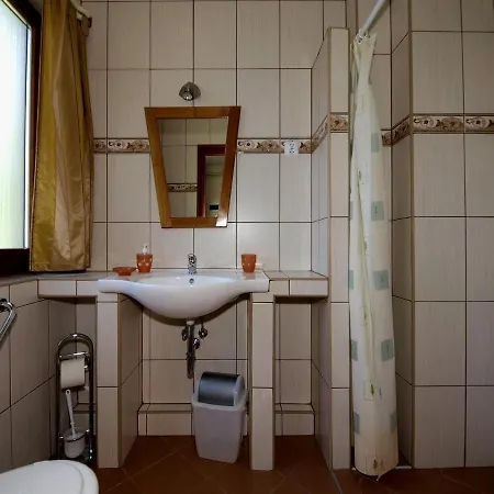 Sarreti Apartmanhaz באלאטונפורד