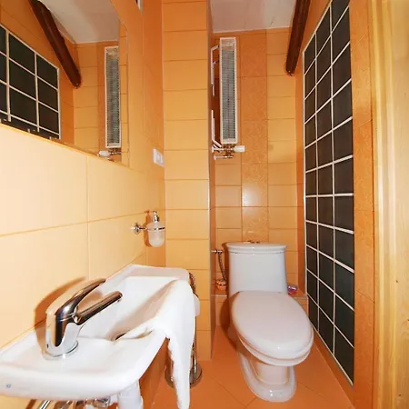 아파트 Sarreti Apartmanhaz 블로톤퓌레드