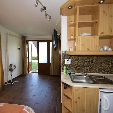 Sarreti Apartmanhaz דירה