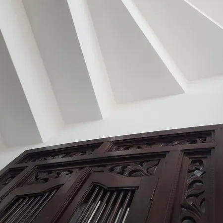 Sarreti Apartmanhaz באלאטונפורד