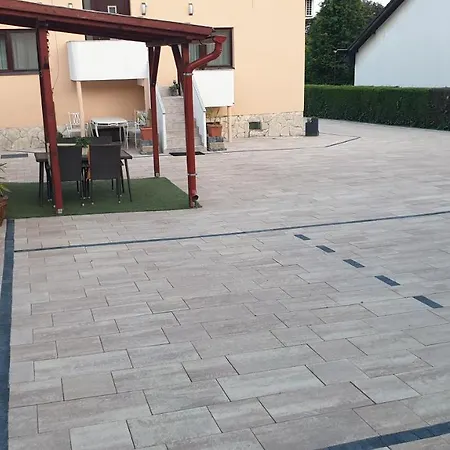 Sarreti Apartmanhaz Balatonfured