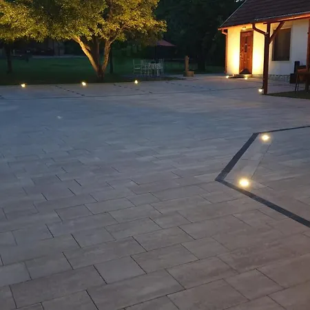 Sarreti Apartmanhaz *