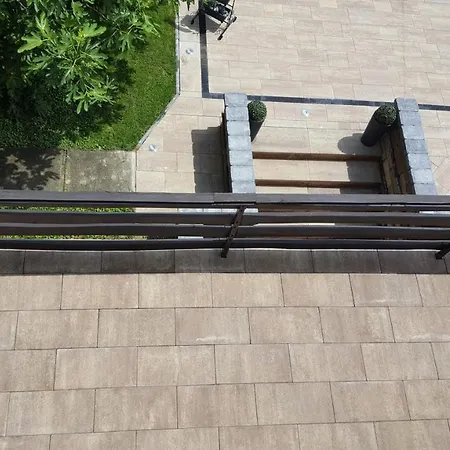 Sarreti Apartmanhaz * 블로톤퓌레드