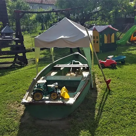 아파트 Sarreti Apartmanhaz *