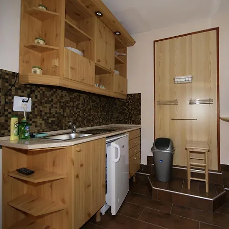Sarreti Apartmanhaz * באלאטונפורד
