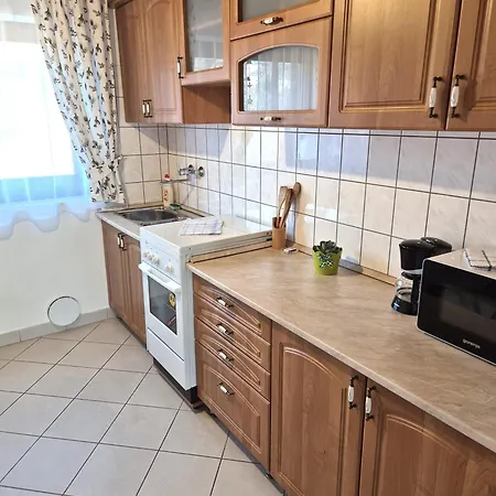 Sarreti Apartmanhaz * באלאטונפורד