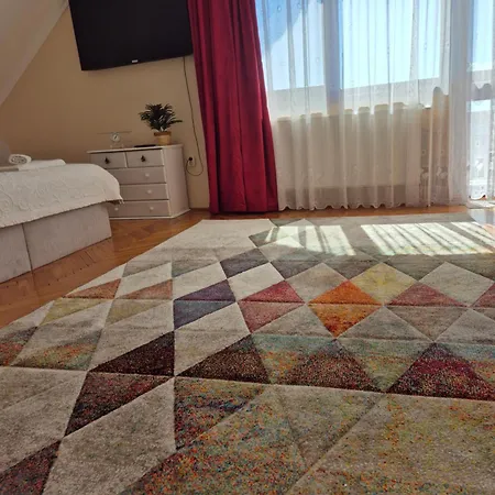 Sarreti Apartmanhaz *