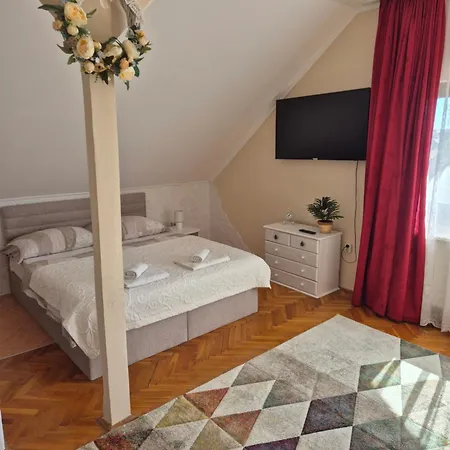 דירה Sarreti Apartmanhaz