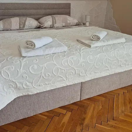 Sarreti Apartmanhaz דירה *