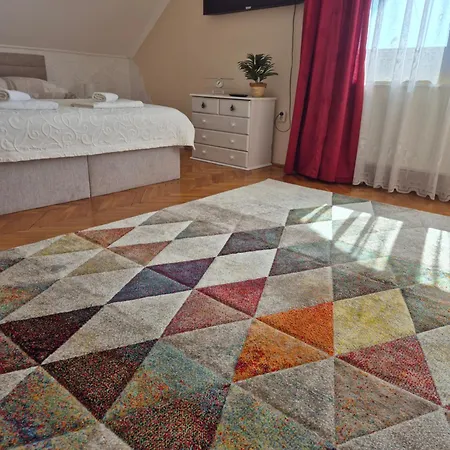 Sarreti Apartmanhaz *