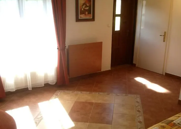 Apartment Sarreti Apartmanhaz Balatonfured