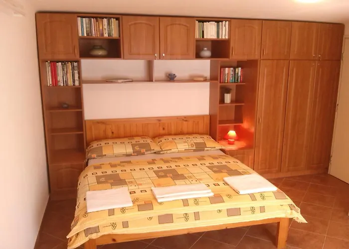 Appartement Sarreti Apartmanhaz *