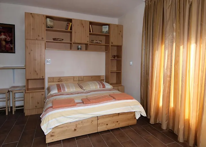 Apartment Sarreti Apartmanhaz