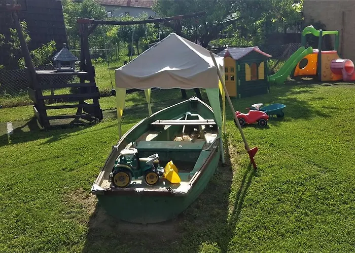 Lägenhet Sarreti Apartmanhaz *