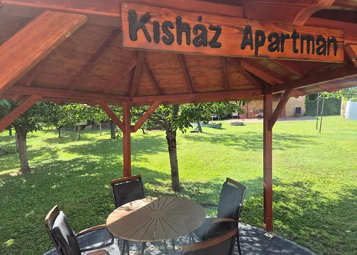 Appartement Sarreti Apartmanhaz *