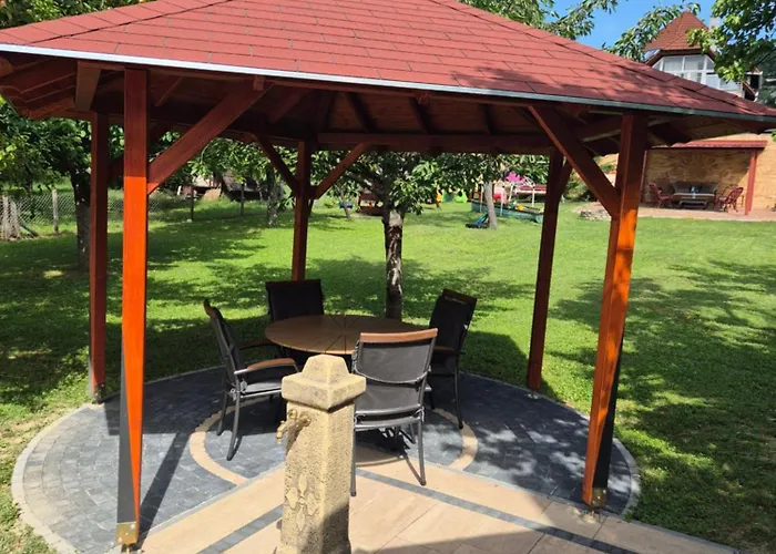 Sarreti Apartmanhaz *