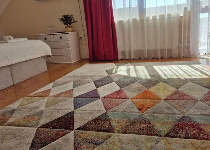 Sarreti Apartmanhaz *