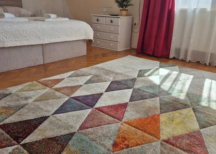 Sarreti Apartmanhaz *